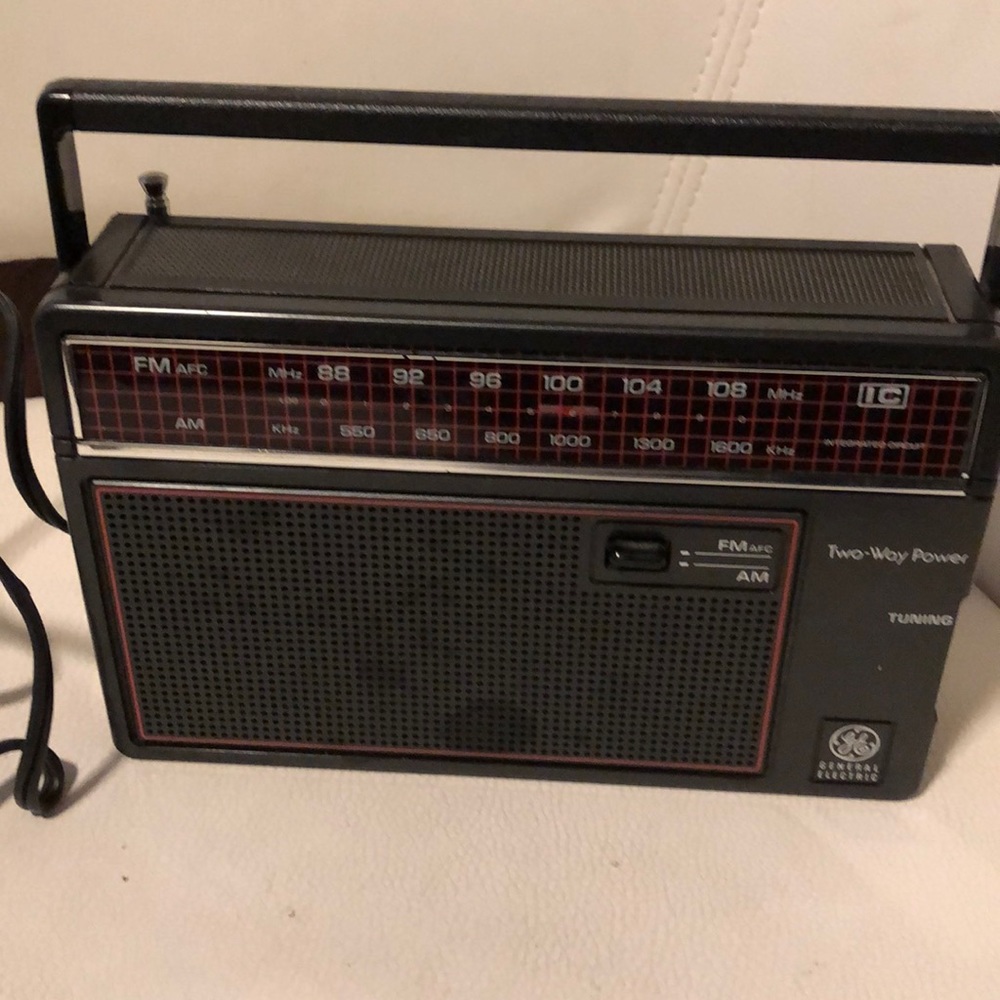 Vintage GE radio
